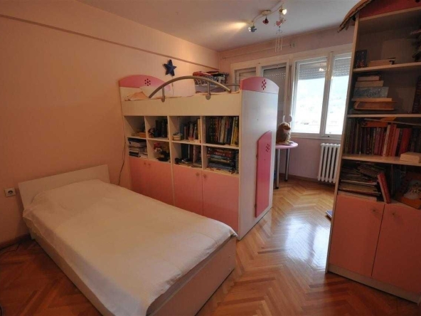 Дава се под наем Тристаен апартамент в Пловдив, Гагарин - 90 кв.м за 367.2 € - Снимка #1
