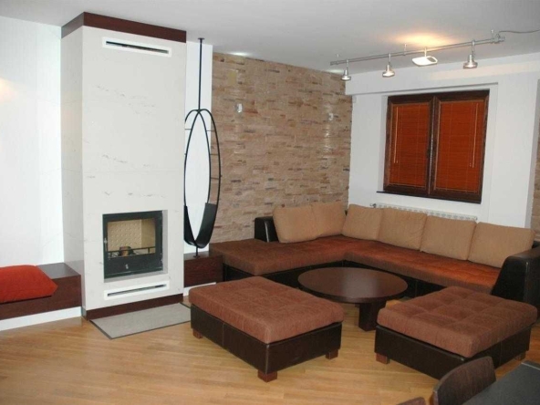 Дава се под наем Двустаен апартамент в Бургас, Славейков - 55 кв.м за 229.5 € - Снимка #1