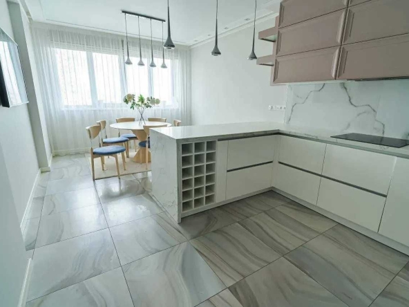 Дава се под наем Двустаен апартамент в София, Център - 56 кв.м за 433.5 € - Снимка #1