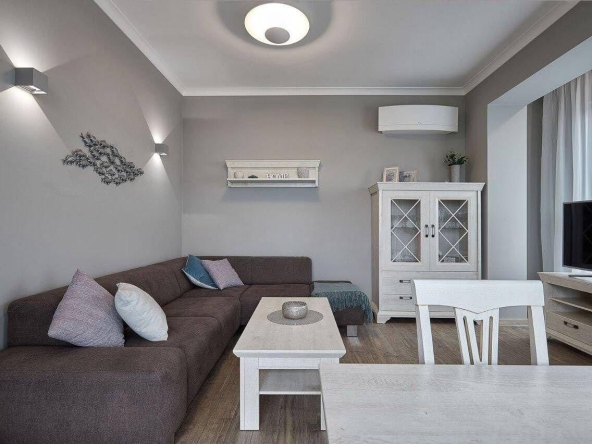 Дава се под наем Тристаен апартамент в Бургас, Зорница - 120 кв.м за 1994.61 € - Снимка #1