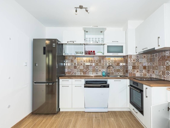 Дава се под наем Тристаен апартамент в Пловдив, Център - 98 кв.м за 817.53 € - Снимка #1