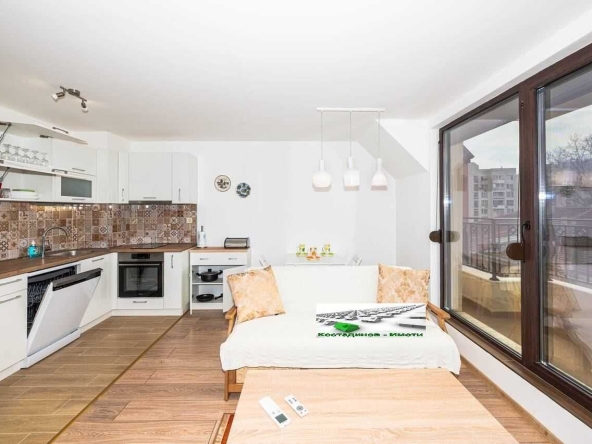 Дава се под наем Тристаен апартамент в Пловдив, Мараша - 98 кв.м за 598.23 € - Снимка #1