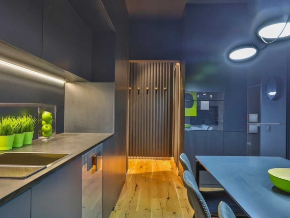 Дава се под наем Двустаен апартамент в София, Център - 70 кв.м за 1275 € - Снимка #1