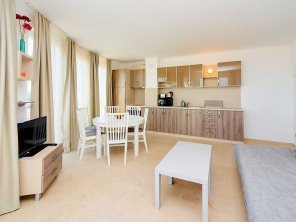 Дава се под наем Тристаен апартамент в Несебър - 94 кв.м за 1260 € - Снимка #1