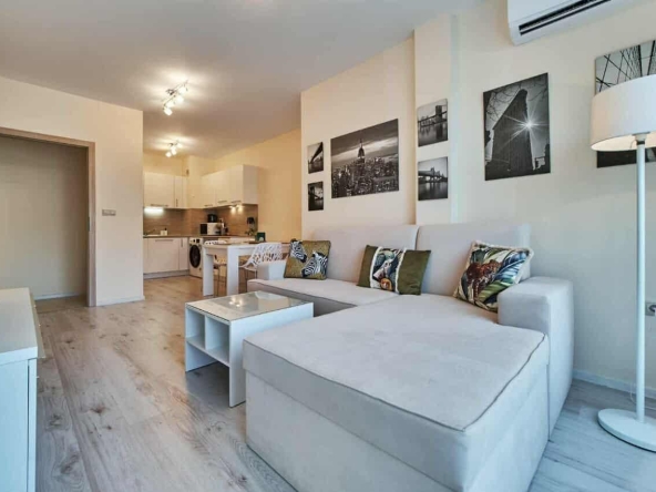 Дава се под наем Двустаен апартамент в Варна, Аспарухово - 68 кв.м за 700 € - Снимка #1