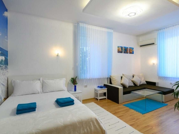 Дава се под наем Едностаен апартамент в Варна, Гръцка махала - 44 кв.м за 561 € - Снимка #1