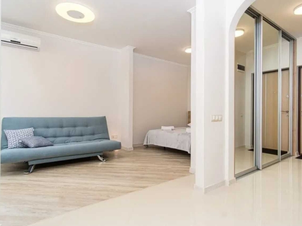 Дава се под наем Едностаен апартамент в София, Център - 55 кв.м за 331.5 € - Снимка #1