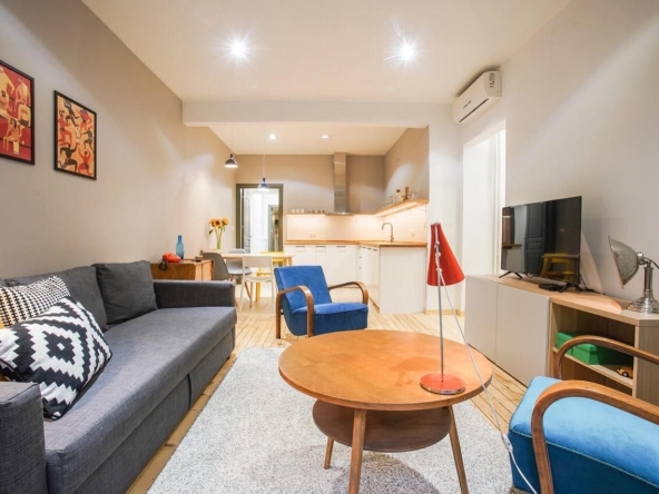 Дава се под наем Тристаен апартамент в София, Център - 90 кв.м за 1495.83 € - Снимка #1