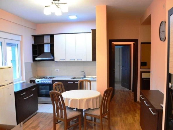 Дава се под наем Двустаен апартамент в Бургас, Славейков - 65 кв.м за 204 € - Снимка #1