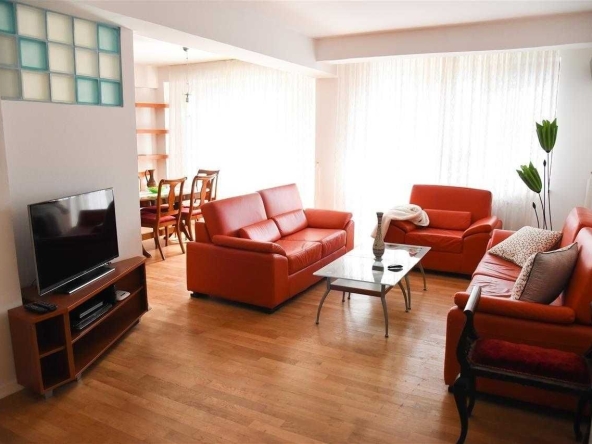 Дава се под наем Двустаен апартамент в Бургас, Лазур - 57 кв.м за 229.5 € - Снимка #1