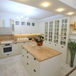 Дава се под наем Двустаен апартамент в Бургас, Център - 57 кв.м за 153 € - Снимка #1