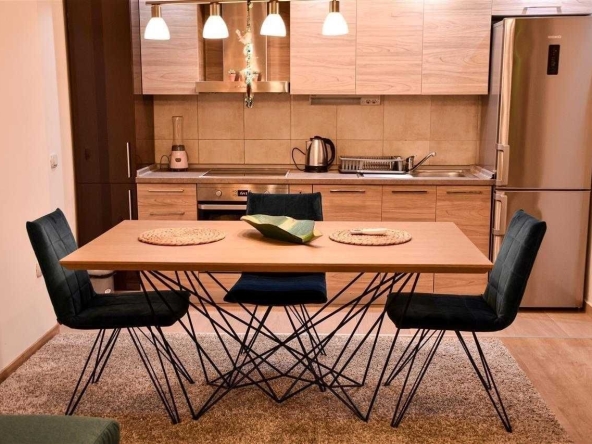 Дава се под наем Тристаен апартамент в София, Витоша - 95 кв.м за 663 € - Снимка #1