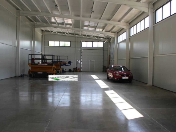 Дава се под наем Склад в Пловдив, Индустриална зона - Юг - 380 кв.м за 1453.5 € - Снимка #1