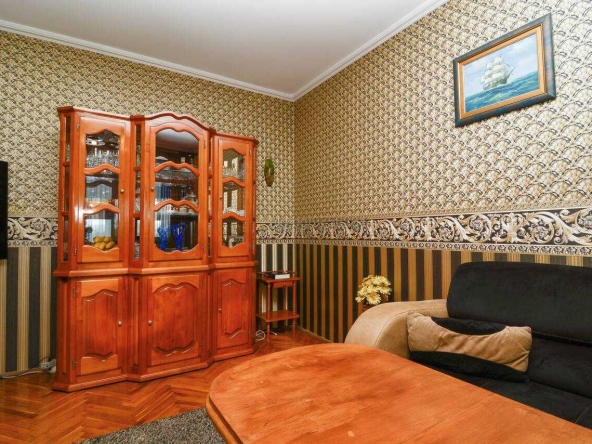 Дава се под наем Двустаен апартамент в Бургас, Лазур - 70 кв.м за 382.5 € - Снимка #1