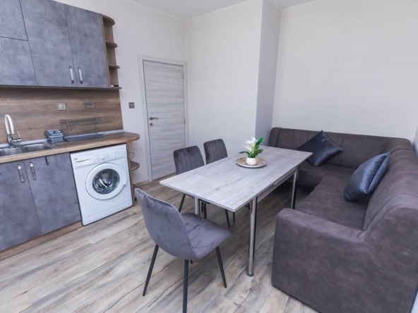 Дава се под наем Двустаен апартамент в Бургас, Лазур - 70 кв.м за 714 € - Снимка #1