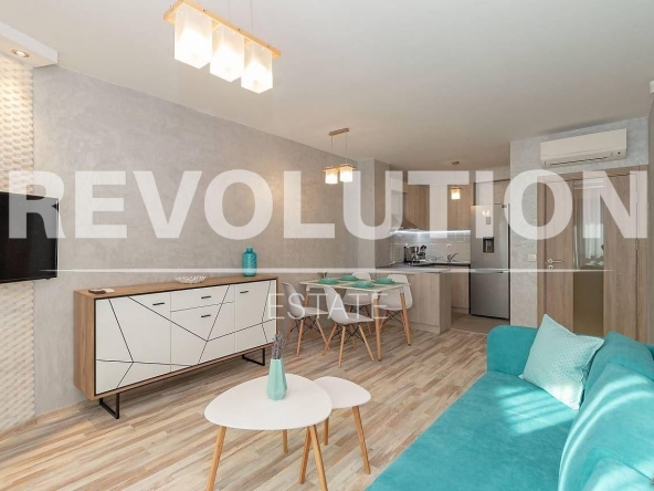 Дава се под наем Двустаен апартамент в Варна, Гръцка махала - 75 кв.м за 1000 € - Снимка #1