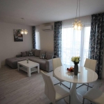 Дава се под наем Двустаен апартамент в Бургас, Център - 75 кв.м за 714 € - Снимка #1