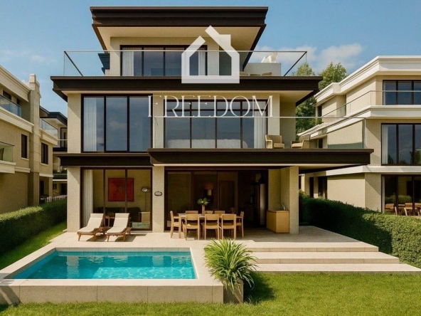 Къща в Бяла - 300 кв.м за 1097 €/кв.м - Снимка #1