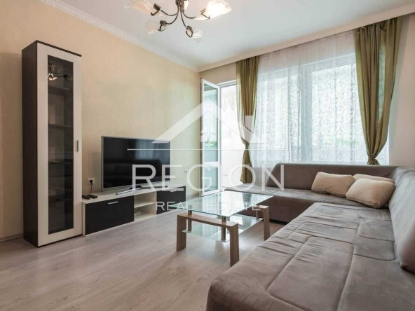 Дава се под наем Тристаен апартамент в Варна, Лятно кино Тракия - 120 кв.м за 714 € - Снимка #1