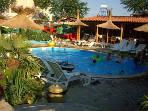 Хотел в с. Равда, Област Бургас - 989 кв.м за 505 €/кв.м - Снимка #1