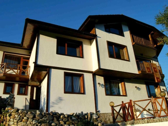 Дава се под наем Къща в с. Могилица, Област Смолян - 385 кв.м за 284279.61 € - Снимка #1