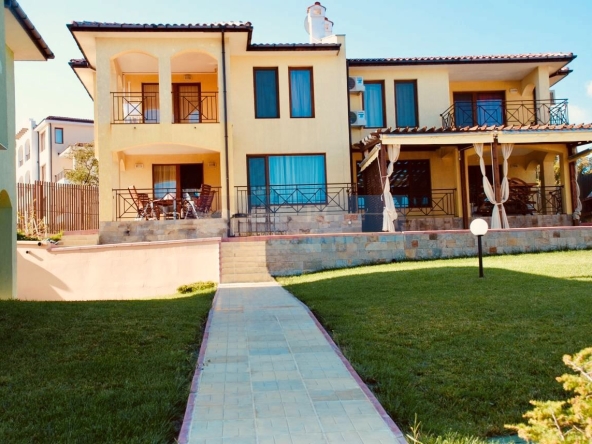 Къща в Созопол - 191 кв.м за 1571 €/кв.м - Снимка #1