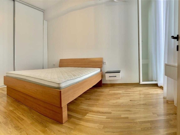 Дава се под наем Двустаен апартамент в Бургас, Братя Миладинови - 53 кв.м за 219.3 € - Снимка #1