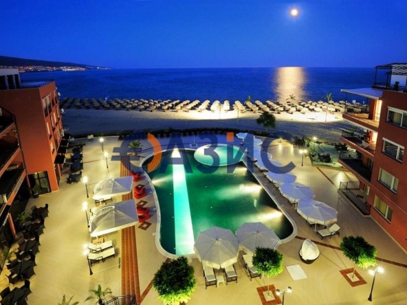 Хотел в к.к. Слънчев бряг - 8000 кв.м за 688 €/кв.м - Снимка #1