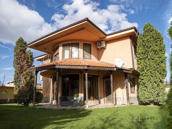 Къща в Пловдив, Остромила - 240 кв.м за 1212 €/кв.м - Снимка #1