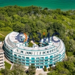 Тристаен апартамент в Обзор - 216 кв.м за 220 €/кв.м - Снимка #1