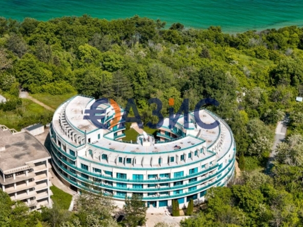 Тристаен апартамент в Обзор - 216 кв.м за 220 €/кв.м - Снимка #1