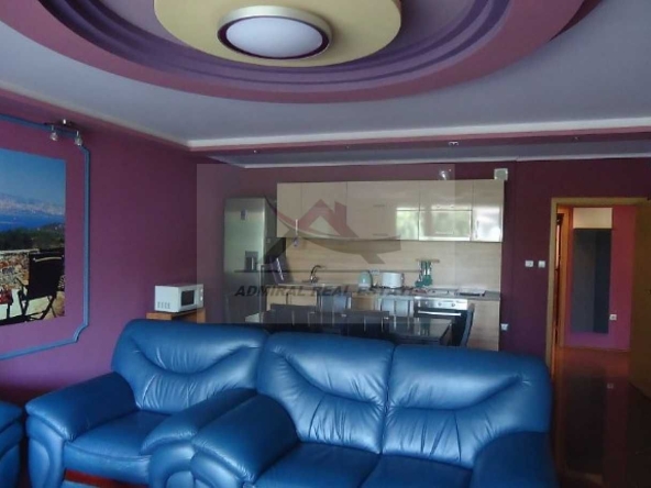 Дава се под наем Тристаен апартамент в Варна, Гръцка махала - 130 кв.м за 600 € - Снимка #1