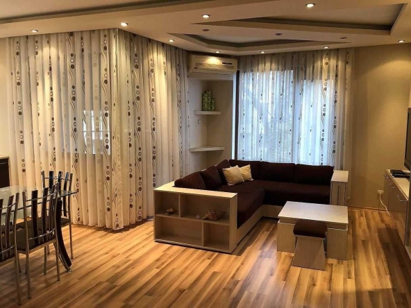 Дава се под наем Тристаен апартамент в Пловдив, Център - 97 кв.м за 323.85 € - Снимка #1