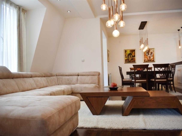 Дава се под наем Двустаен апартамент в Бургас, Изгрев - 53 кв.м за 255 € - Снимка #1