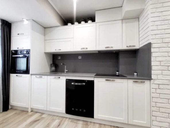 Тристаен апартамент в Пловдив, Кършияка - 104 кв.м за 1712 €/кв.м - Снимка #1