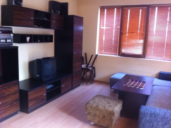 Тристаен апартамент в Свищов - 93 кв.м за 635 €/кв.м - Снимка #1