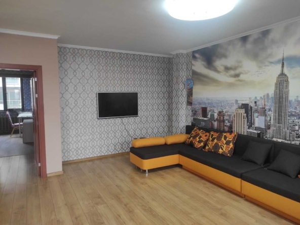 Дава се под наем Тристаен апартамент в София, Център - 104 кв.м за 787.95 € - Снимка #1