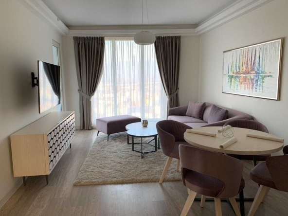 Дава се под наем Двустаен апартамент в Бургас, Център - 63 кв.м за 204 € - Снимка #1