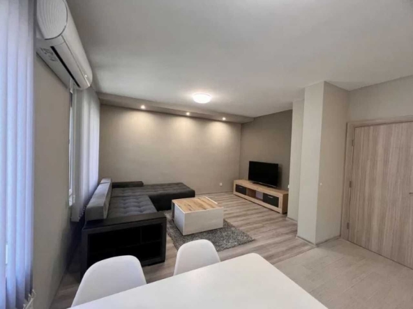 Дава се под наем Тристаен апартамент в Пловдив, Кючук Париж - 97 кв.м за 425 € - Снимка #1