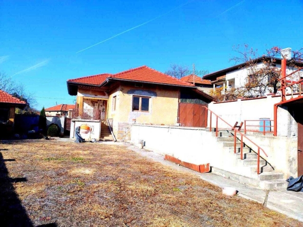 Къща в с. Славщица, Област Ловеч - 250 кв.м за 106 €/кв.м - Снимка #1