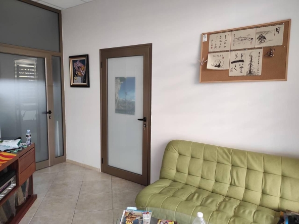 Офис в Бургас, Славейков - 61 кв.м за 1771 €/кв.м - Снимка #1
