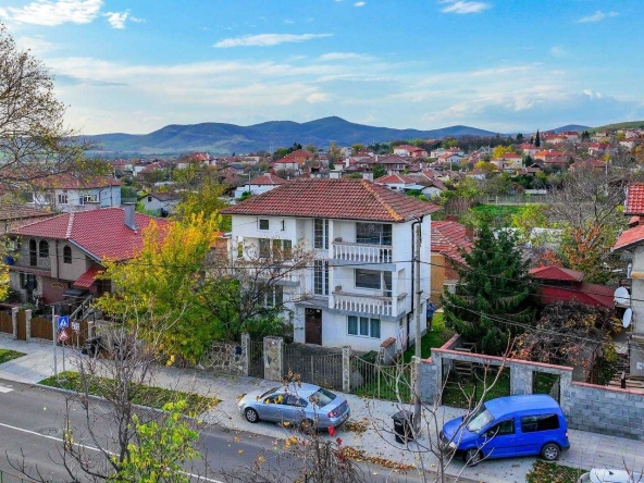 Къща в Българово - 280000 кв.м за 1 €/кв.м - Снимка #1