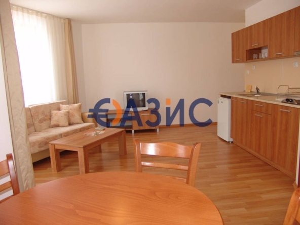 Двустаен апартамент в к.к. Слънчев бряг - 83 кв.м за 584 €/кв.м - Снимка #1