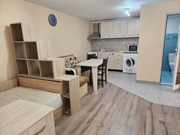 Дава се под наем Едностаен апартамент в Пловдив, Център - 42 кв.м за 195 € - Снимка #1