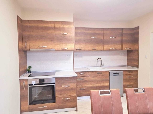 Дава се под наем Тристаен апартамент в Пловдив, Кършияка - 90 кв.м за 425 € - Снимка #1