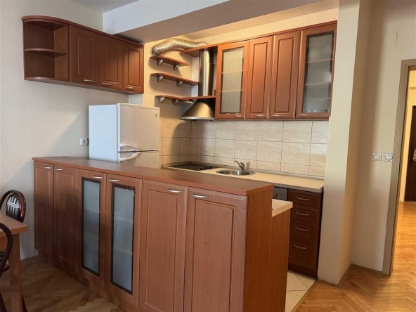 Дава се под наем Тристаен апартамент в Пловдив, Западен - 79 кв.м за 438.6 € - Снимка #1