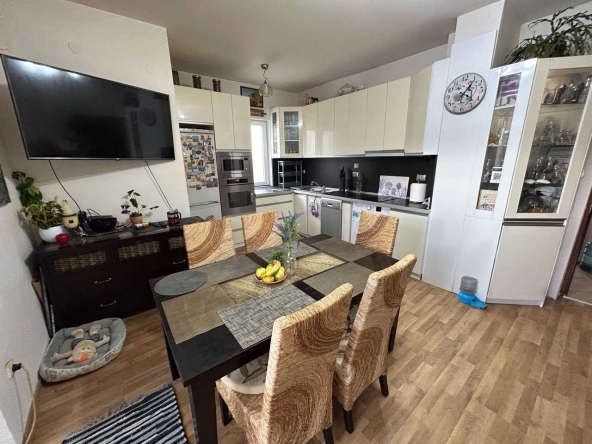 Тристаен апартамент в Варна, м-т Траката - 100 кв.м за 1799 €/кв.м - Снимка #1