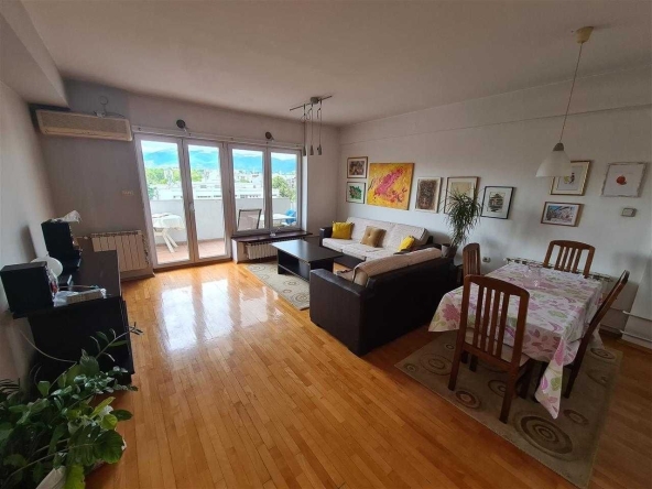 Дава се под наем Двустаен апартамент в Пловдив, Изгрев - 64 кв.м за 183.6 € - Снимка #1