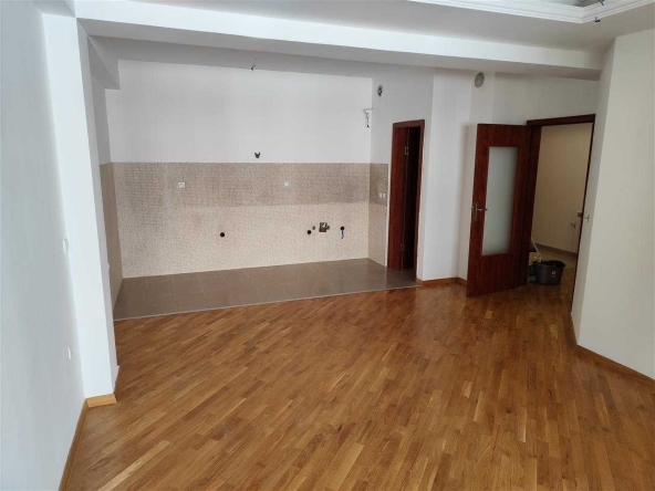 Дава се под наем Тристаен апартамент в Пловдив, Каменица 2 - 87 кв.м за 306 € - Снимка #1