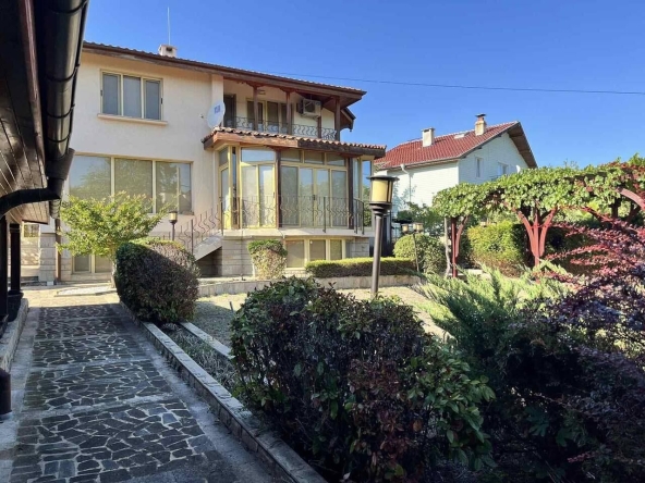 Къща в Бургас, Ветрен - 462 кв.м за 1191 €/кв.м - Снимка #1